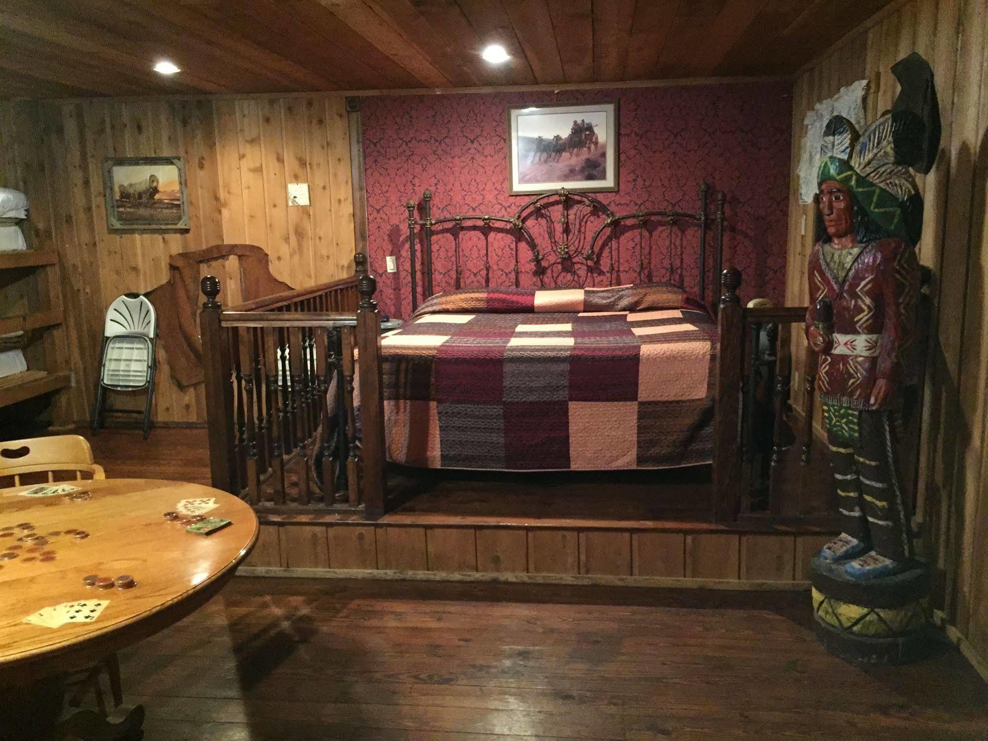 Wildwood Inn Флоренция Экстерьер фото